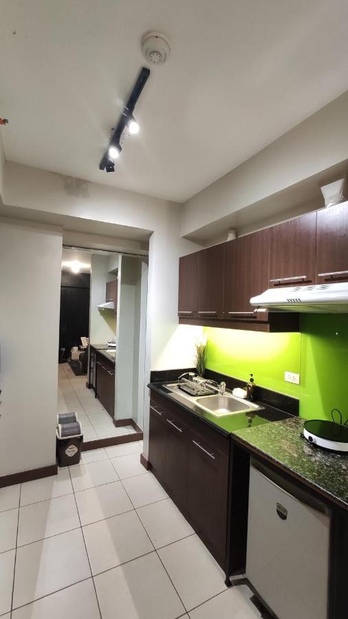 Resort Living Condominium Unit In Metro Manille Extérieur photo